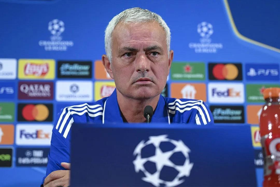 穆帅:不批评本菲卡的防守策略,我在巴塞罗那也用10个人防守过