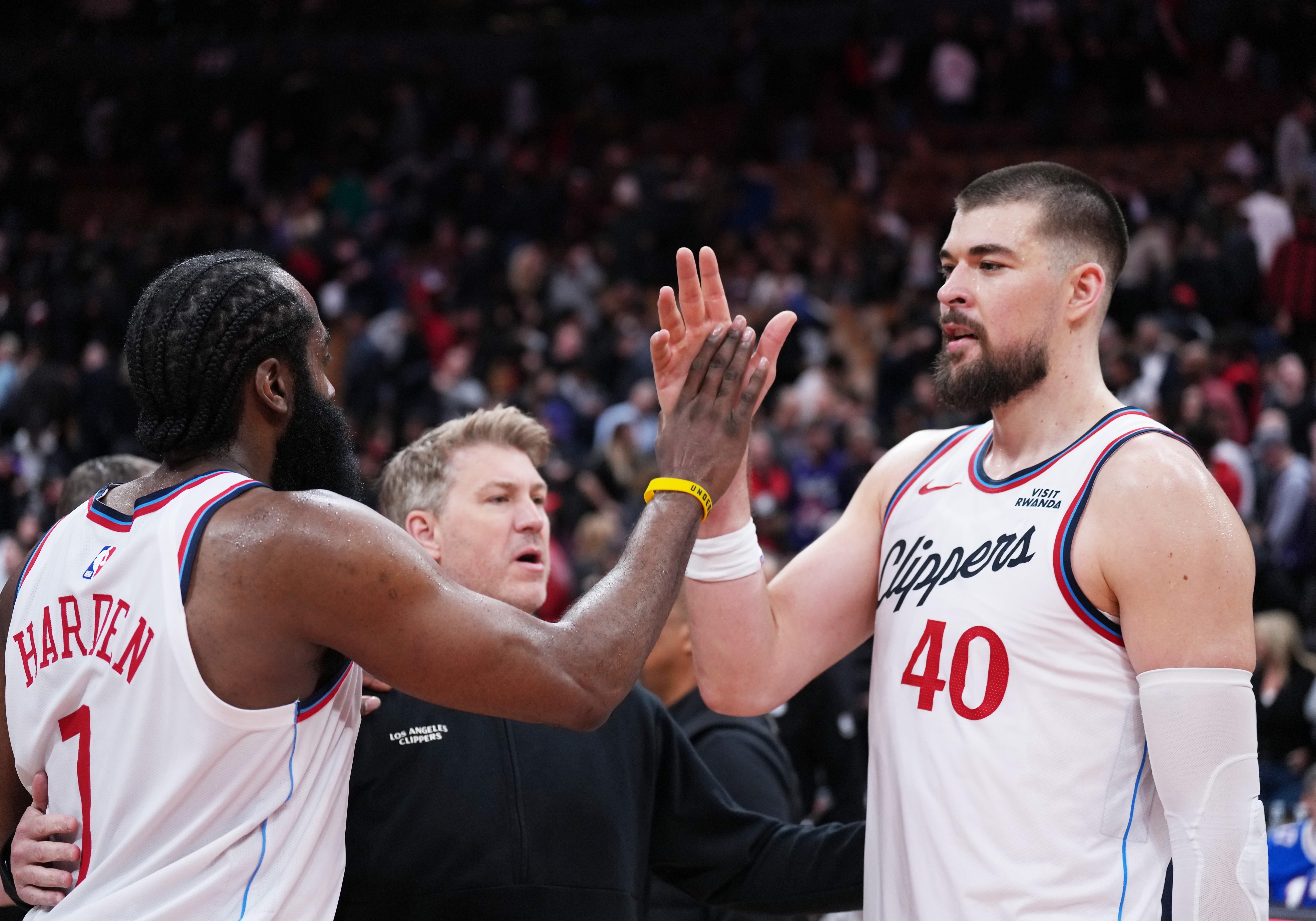 开云体育官网-哈登：我告诉祖巴茨需要他打出20分15板的表现 篮下要强硬终结