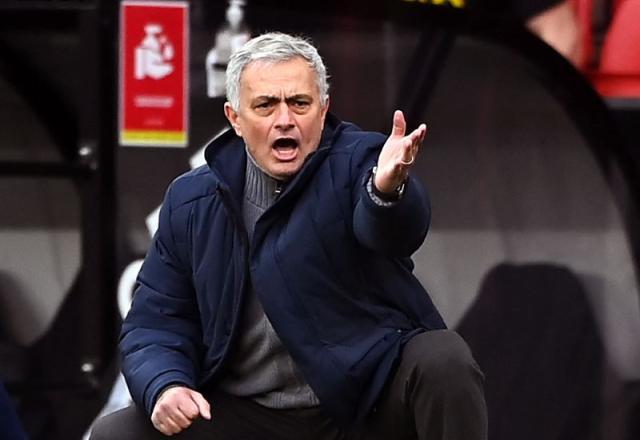 开云体育下载-穆帅：别把球员表现跟战术挂钩 球员应对自己负责